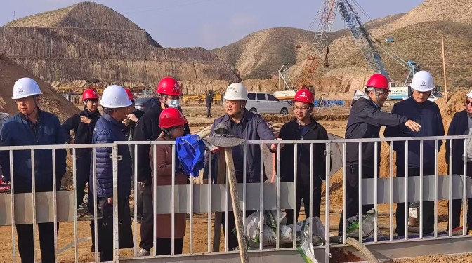 聚焦绿色创新实践 开拓产业产品板块——甘肃建科院领导调研指导“工业固废胶凝材料黄土地基处理”工程应用现场